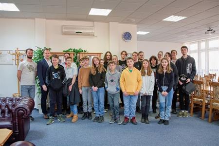 Gymnázium * Projekt Podpora mladých dobrovolníků; velkopavlovičtí studenti v Senici