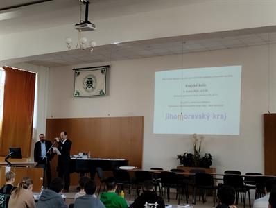 Gymnázium * Studenti Gymnázia Velké Pavlovice pouhých sedm bodů od postupu do celostátního kola Dějepisné soutěže v Chebu