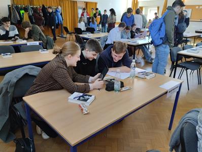 Gymnázium * Studenti Gymnázia Velké Pavlovice pouhých sedm bodů od postupu do celostátního kola Dějepisné soutěže v Chebu
