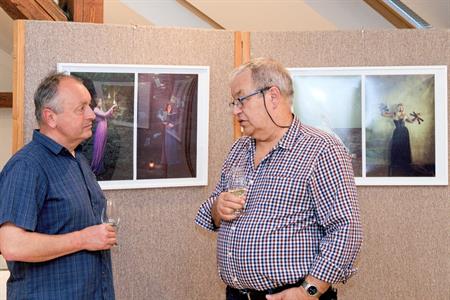 Kultura ve městě * Vernisáž výstavy PŘES ZRCADLO - inscenované fotografie slovenského autora Stanislav Fehéra