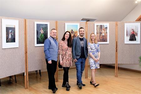 Kultura ve městě * Vernisáž výstavy PŘES ZRCADLO - inscenované fotografie slovenského autora Stanislav Fehéra