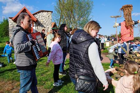 Kultura ve městě * Slet čarodějnic letos premiérově pod rozhlednou Slunečná