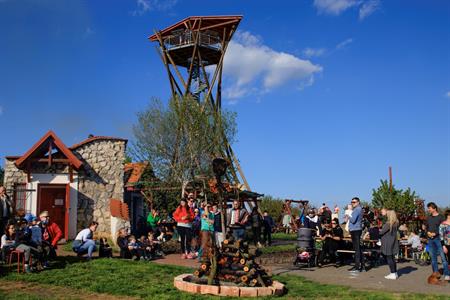 Kultura ve městě * Slet čarodějnic letos premiérově pod rozhlednou Slunečná