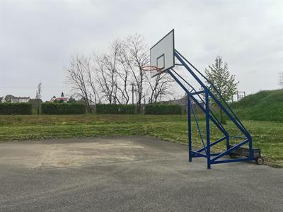 Služby města * Skatepark u vlakové zastávky - opravené basketbalové koše
