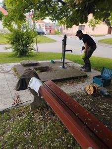 Opravy a údržba * Čištění studní a pump na vodu po městě