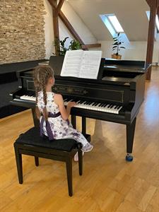 ZUŠ * Klavírní a pěvecký koncert žáků tříd BcA. Barbory Hanákové a Mgr. Jiřího Polacha