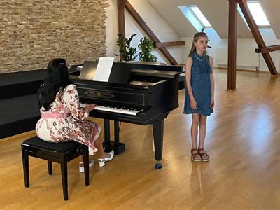 ZUŠ * Klavírní a pěvecký koncert žáků tříd BcA. Barbory Hanákové a Mgr. Jiřího Polacha