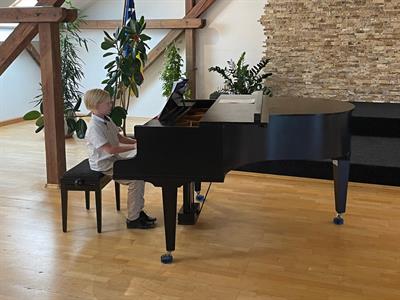 ZUŠ * Klavírní a pěvecký koncert žáků tříd BcA. Barbory Hanákové a Mgr. Jiřího Polacha