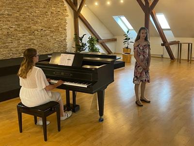 ZUŠ * Klavírní a pěvecký koncert žáků tříd BcA. Barbory Hanákové a Mgr. Jiřího Polacha