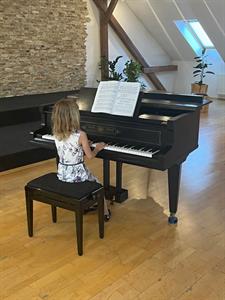 ZUŠ * Klavírní a pěvecký koncert žáků tříd BcA. Barbory Hanákové a Mgr. Jiřího Polacha