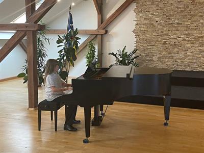 ZUŠ * Klavírní a pěvecký koncert žáků tříd BcA. Barbory Hanákové a Mgr. Jiřího Polacha
