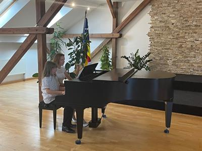 ZUŠ * Klavírní a pěvecký koncert žáků tříd BcA. Barbory Hanákové a Mgr. Jiřího Polacha