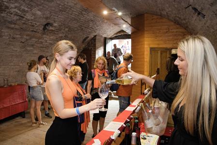 Vinařské akce * Víno v oranžovém aneb Noční otevřené sklepy 2023