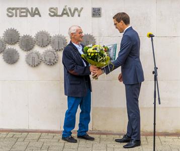 Družbna se slovenským městem Senica * Výtvarník Štefan Orth vstoupil třináctý na Záhorácké stěně slávy