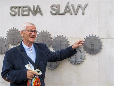 Družbna se slovenským městem Senica * Výtvarník Štefan Orth vstoupil třináctý na Záhorácké stěně slávy