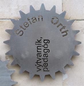 Družbna se slovenským městem Senica * Výtvarník Štefan Orth vstoupil třináctý na Záhorácké stěně slávy