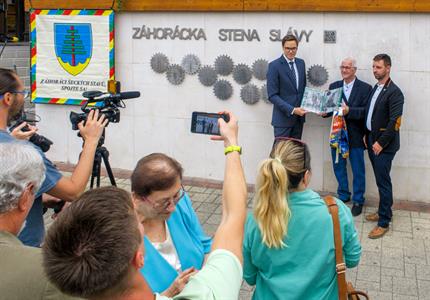 Družbna se slovenským městem Senica * Výtvarník Štefan Orth vstoupil třináctý na Záhorácké stěně slávy