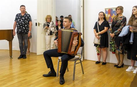Družbna se slovenským městem Senica * Výtvarník Štefan Orth vstoupil třináctý na Záhorácké stěně slávy