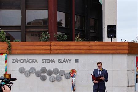 Družbna se slovenským městem Senica * Výtvarník Štefan Orth vstoupil třináctý na Záhorácké stěně slávy