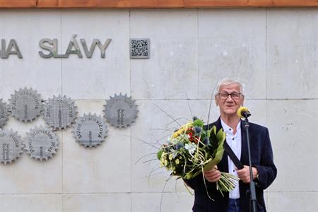 Družbna se slovenským městem Senica * Výtvarník Štefan Orth vstoupil třináctý na Záhorácké stěně slávy