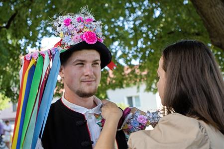 VELKOPAVLOVICKÉ KROJOVÉ HODY 2023 * Mše svatá v kostele, požádání starosty města o povelní hodů a zvaní občanů (neděle 20. srpna 2023)