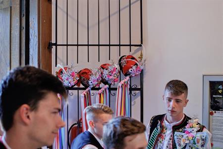 VELKOPAVLOVICKÉ KROJOVÉ HODY 2023 * Mše svatá v kostele, požádání starosty města o povelní hodů a zvaní občanů (neděle 20. srpna 2023)