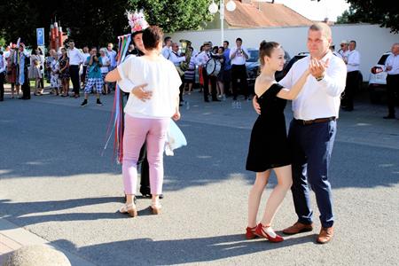 VELKOPAVLOVICKÉ KROJOVÉ HODY 2023 * Mše svatá v kostele, požádání starosty města o povelní hodů a zvaní občanů (neděle 20. srpna 2023)