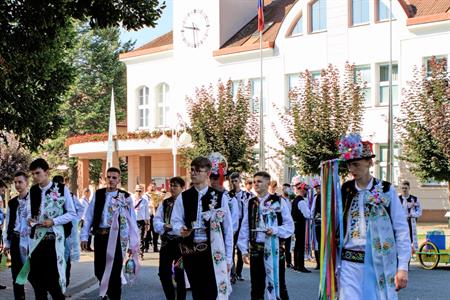 VELKOPAVLOVICKÉ KROJOVÉ HODY 2023 * Mše svatá v kostele, požádání starosty města o povelní hodů a zvaní občanů (neděle 20. srpna 2023)