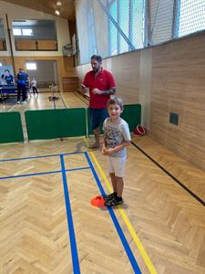 Základní škola * Nábor dětí do kroužku sportovního tenisu. Dorazilo 100 dětí!