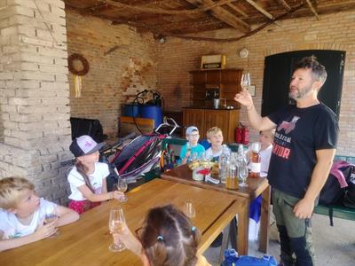 Základní škola  * Projektový den DÁME KROJ ve vinařství
