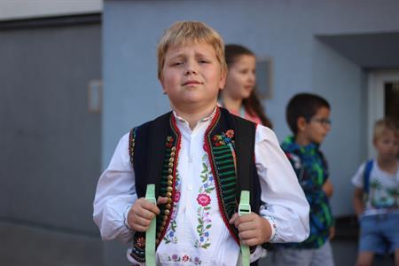 Základní škola * Žáci I. stupně se stali součástí celorepublikového happeningu DÁME KROJ