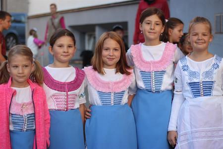 Základní škola * Žáci I. stupně se stali součástí celorepublikového happeningu DÁME KROJ