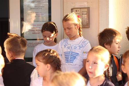 Základní škola * Žáci I. stupně se stali součástí celorepublikového happeningu DÁME KROJ