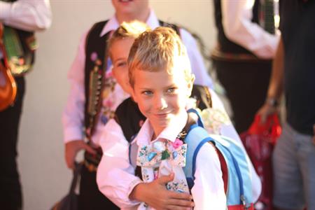Základní škola * Žáci I. stupně se stali součástí celorepublikového happeningu DÁME KROJ