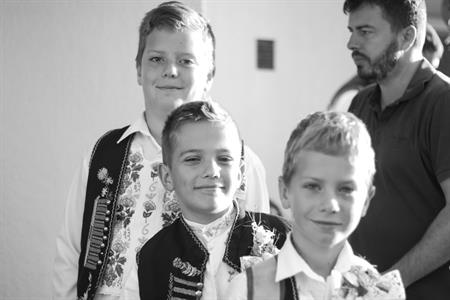 Základní škola * Žáci I. stupně se stali součástí celorepublikového happeningu DÁME KROJ