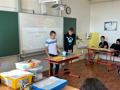 Základní škola * Projektový den ROBOTI na II. stupni Základní školy Velké Pavlovice