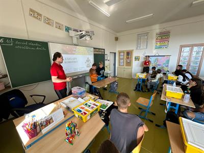 Základní škola * Projektový den ROBOTI na II. stupni Základní školy Velké Pavlovice