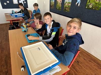 Základní škola * Projektový den ROBOTI na II. stupni Základní školy Velké Pavlovice