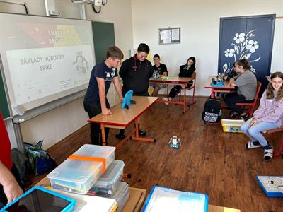 Základní škola * Projektový den ROBOTI na II. stupni Základní školy Velké Pavlovice