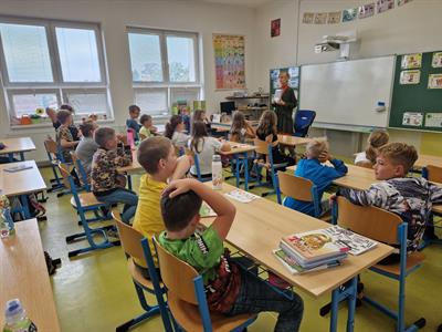 ZŠ a knihovna * Nejstarší děti z 1. stupně zažily dopoledne s Ivonou Březinovou