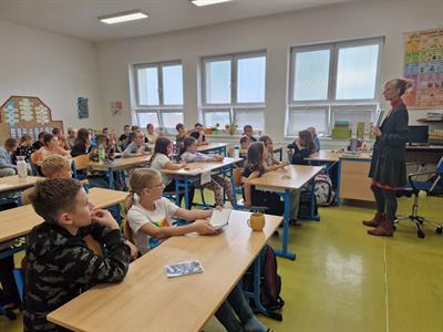 ZŠ a knihovna * Nejstarší děti z 1. stupně zažily dopoledne s Ivonou Březinovou