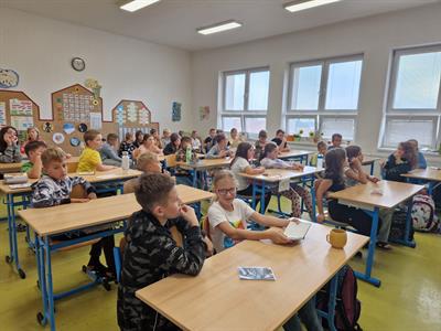 ZŠ a knihovna * Nejstarší děti z 1. stupně zažily dopoledne s Ivonou Březinovou