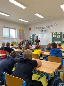 ZŠ a knihovna * Nejstarší děti z 1. stupně zažily dopoledne s Ivonou Březinovou