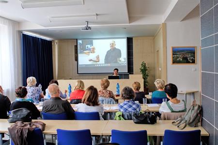 Vzdělávání seniorů * Zahájení Univerzity třetího věku s asistentkou Mgr. Alexandrou Mazalovovou, MBA
