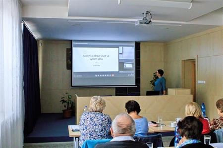 Vzdělávání seniorů * Zahájení Univerzity třetího věku s asistentkou Mgr. Alexandrou Mazalovovou, MBA