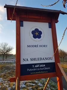 Modré Hory * Uvítání a rozloučení prostřednictvím nové tabule v trati Polštáře a Novosady