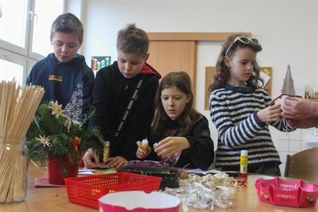 ZŠ * Předvánočními dílničkami jsme v letošním roce opět vstoupili do adventu