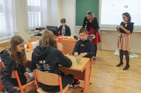 ZŠ * Předvánočními dílničkami jsme v letošním roce opět vstoupili do adventu
