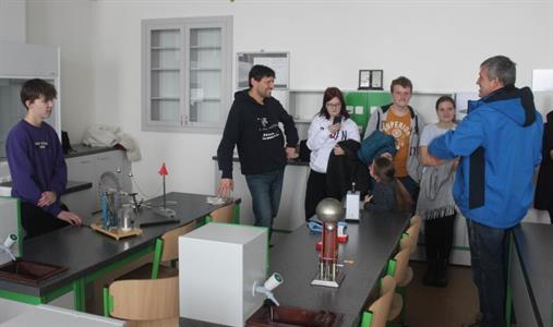 ZŠ * Předvánočními dílničkami jsme v letošním roce opět vstoupili do adventu