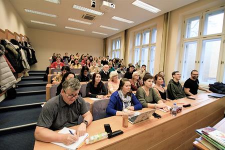 Akce pro seniory * Studenti Univerzity třetího věku navštívili hlavní město Praha